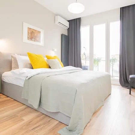 Glow Apartments, Poczty Polskiej Glowny *